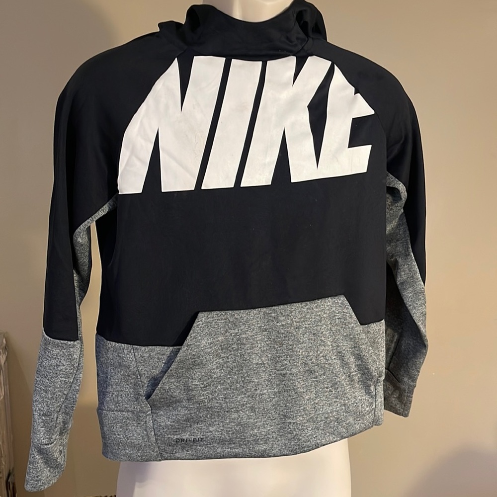Nike Dri Fit Pullover sweater